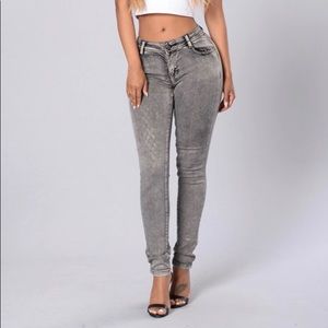 NEW Fashion Nova Boom Boom Skinny Jeans Gray Wash Size 1